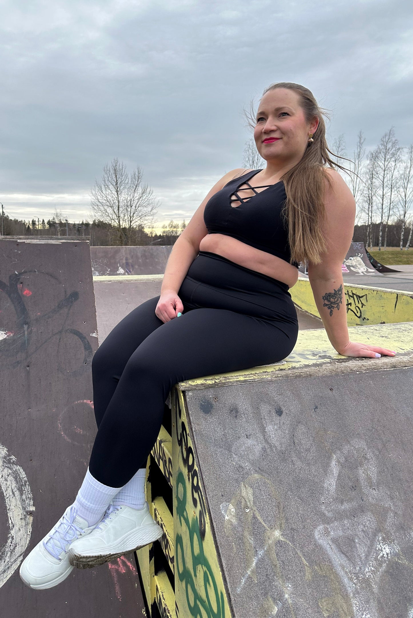 Tatsi - sporttitrikoot, musta