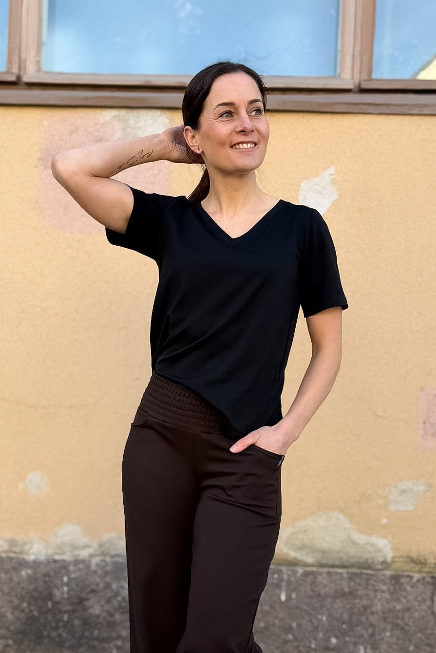 Aava housut tummanruskea, täyspitkä leveä lahje