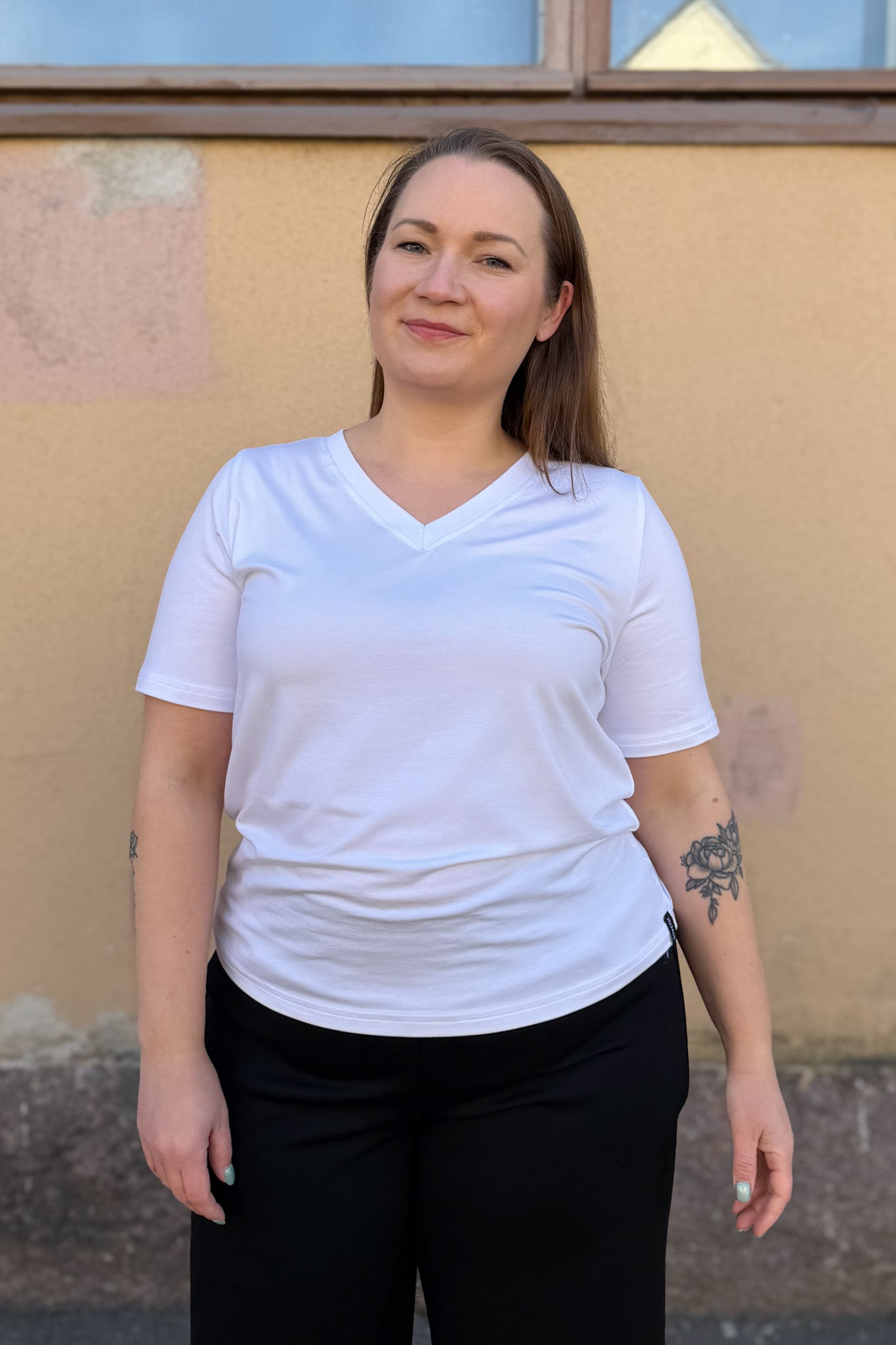 Ainoa - t-paita V-pääntie, valkoinen