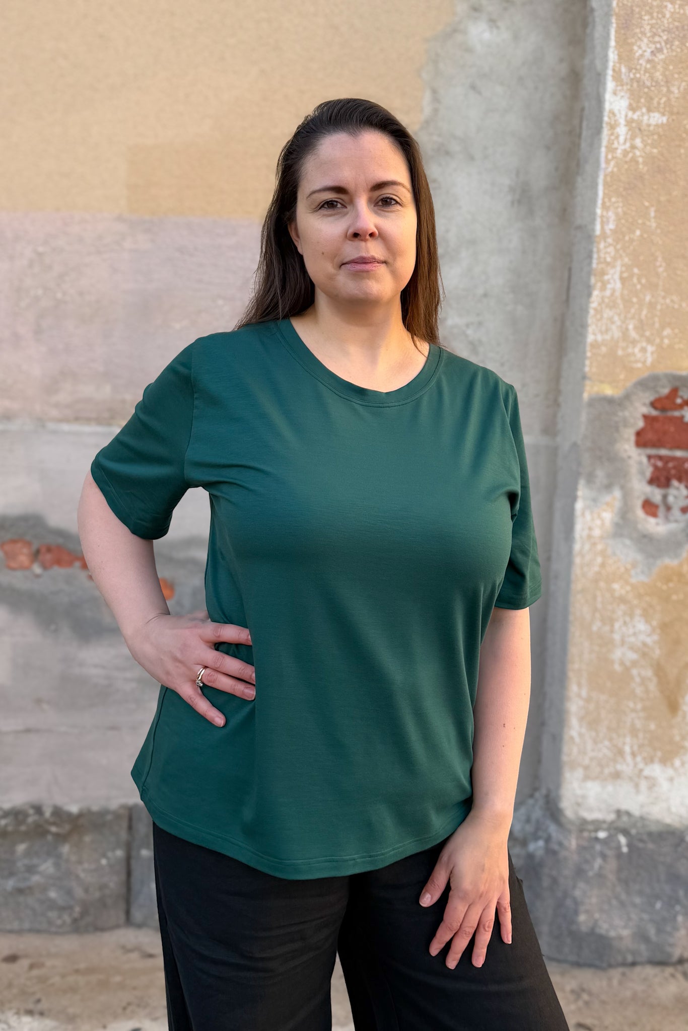 Ainoa - t-paita O-pääntie, tummanvihreä