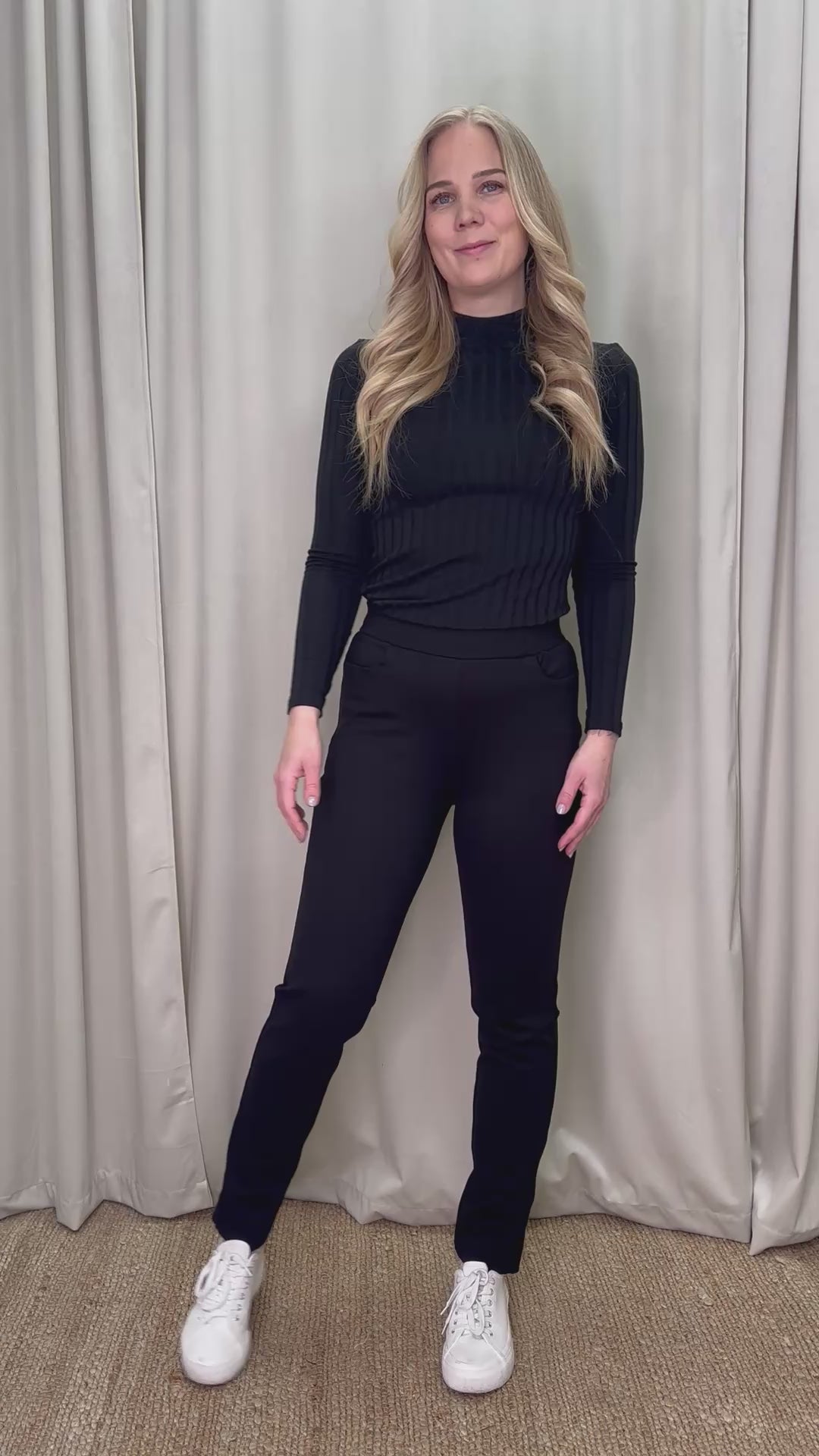 Into housut musta esittelyvideo